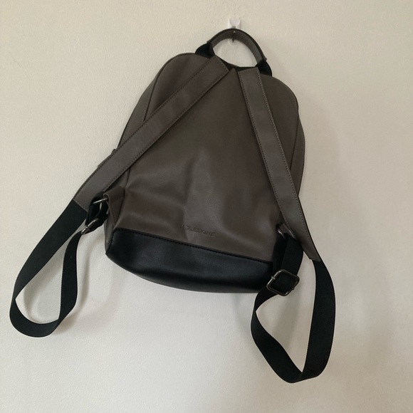 Moleskine grey backpack with a pocket - Picture 2 of 7